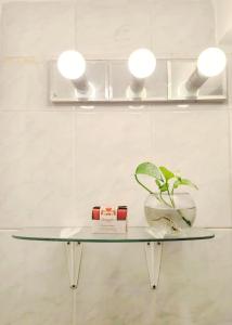 Habitación con baño cercana a metro