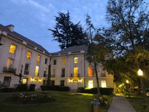 Habitación con baño cercana a metro