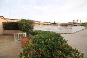 villa avec piscine dans résidence proche de la mer