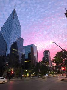 Habitación con baño cercana a metro