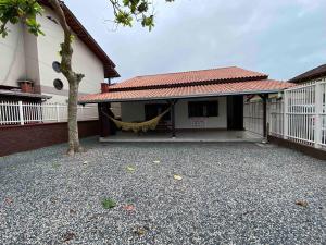 Casa com 4 quartos - 150 metros da praia - Navegantes