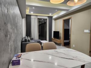 Elite Apartment - Resort Pool & Gym by Center HCMC