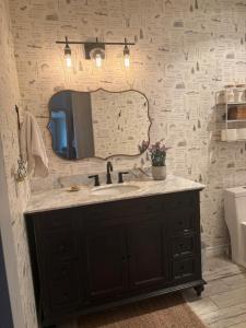 Cozy Room in Elliot Lake