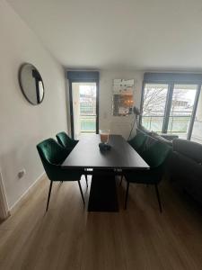 Quiet and Spacious 2BR And Salon Terrasse Parking