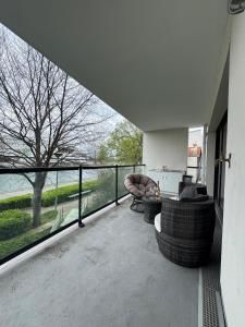 Quiet and Spacious 2BR And Salon Terrasse Parking