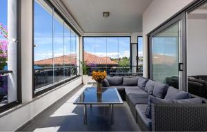 Cozy Home In Podstrana