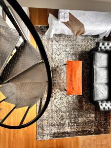 Cozy Loft - Walk to Broadway - Free Gated Parking