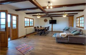 2 Bedroom Stunning Home In Karlovac