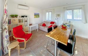 Cozy Home In Roquebrune-Sur-Argens With Outdoor Swimming Pool