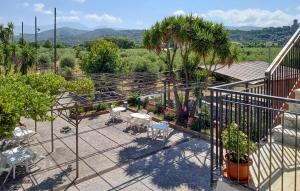2 Bedroom Gorgeous Apartment In Casal Velino