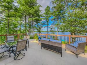 Private Lakefront Muskoka Cottage on Muldrew Lake