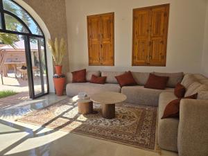 Exclusive Marrakech Villa - 7 Suites - Heated Pool - Staff Included - Sleeps 14