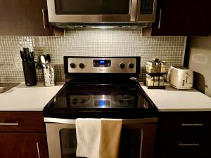 Stylish Studio in Mid-Wilshire with Pool, Free Parking, Gym in Prime Location