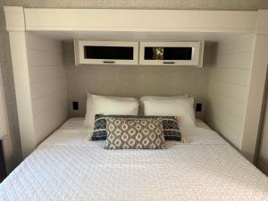 Beachfront Retreat w Pool, Boat Ramp & Dock Rental