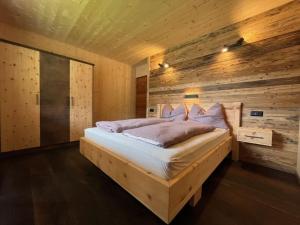 Natururlaub im Premium Lärchenchalet Naturjuwels Weissensee, by FeWo-Plan