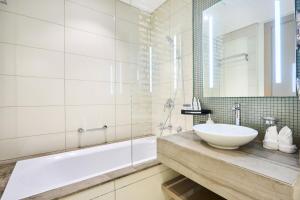 Burj Khalifa View High-Floor Upgraded 3Bed Apt