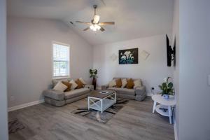 2 Min to Downtown - 9 to Elon - Fast Wi-Fi