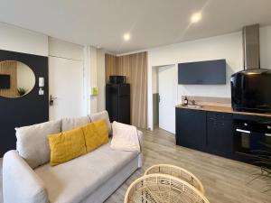 Idéal couples & pro - Patio extérieur- Proche centre ville et gare - Promenade au bord de la Charente - Parking à proximité - Wifi très haut debit - Équipement premium -Netflix