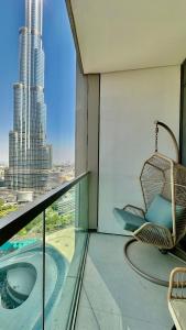 Grande Signature Burj Khalifa view 4 Min walk Dubai Mall Infinity Pool with Fountain View Free parking By The Meridian