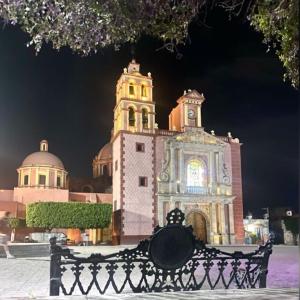 Elegant & Stylish in the Downtown