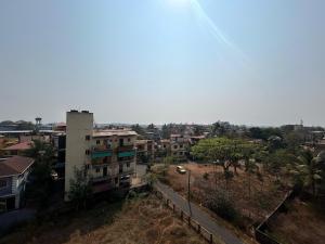 Sea View Luxe 3BHK Retreat with Free parking