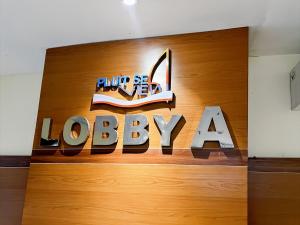 BEST View 2BR Apt Pluit Pool WiFi & Netflix