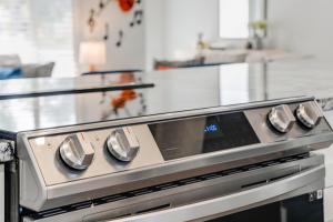 Luxe by Jenn - 3BR Retreat with Heated Pool