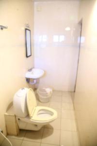 Green lake view resort cottage