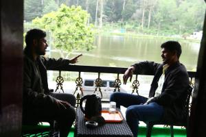 Green lake view resort cottage