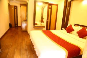 Green lake view resort cottage