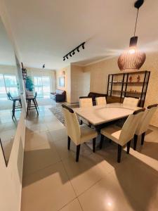 Muita classe, estilo e conforto beira Mar