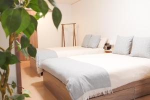 White Sakura Three Floor Japanese Entire House for 9 3 Toilets 2 Baths Family Friendly Direct to Airport Namba and Dotonbori