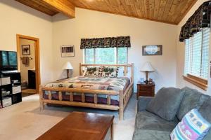 Pet Friendly Cabin for Fun Family Glamping Trips to Fairplay, Colorado