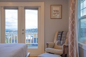 Queen Anne Gem - Views of Space Needle & Lake