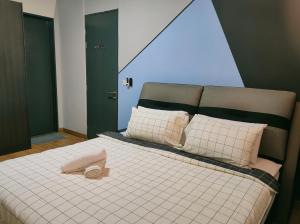 Dual Key 3BR at Macalister 218 Georgetown 32 WL