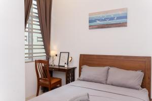 Bright & Airy Double-Storey Retreat 4BR
