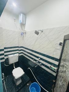 SHREE GOMUKH RESIDENCY - 200 mtrs from vishwanath temple