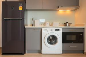 Thonglor Next to BTS Modern Condo - Fitness gym with full view