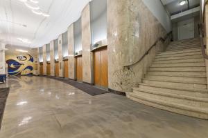 Indy City Views - Walk to Stadium - Convention Center - Arcades - Sleeps 8 - Gym