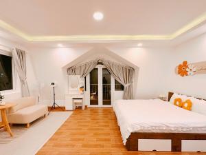 Divine House View Ho Xuan Huong