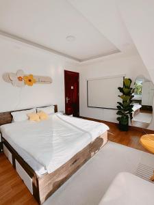 Divine House View Ho Xuan Huong