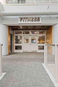 Urban Indy Retreat -Dedicated Workspace- Gym- Walk to Convention- Perfect for Family