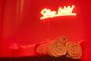 Urban Indy Retreat -Dedicated Workspace- Gym- Walk to Convention- Perfect for Family