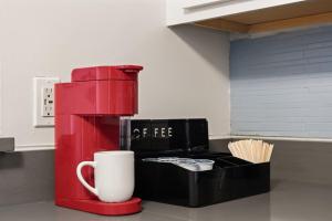 Urban Indy Retreat -Dedicated Workspace- Gym- Walk to Convention- Perfect for Family