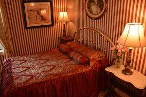 Deluxe Queen Room room in Manayunk Chambers Guest House