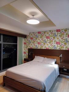 1bedroom suite 50th floor with balcony and bathtub at Horizons 101 tower 1