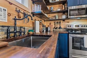 WiFi Hot Tub & Pets - EagleRock Retreat in RRG