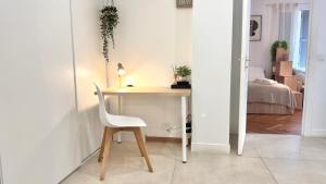 Central Studio - Bright & Modern - Private Terrace - AirCon - Near Train & Beach