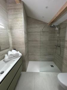 Logement climatisé, piscine, 4 personnes