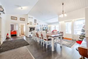 Rovaniemi Riverside Family House near Santa Claus Village - Sauna & Aurora View